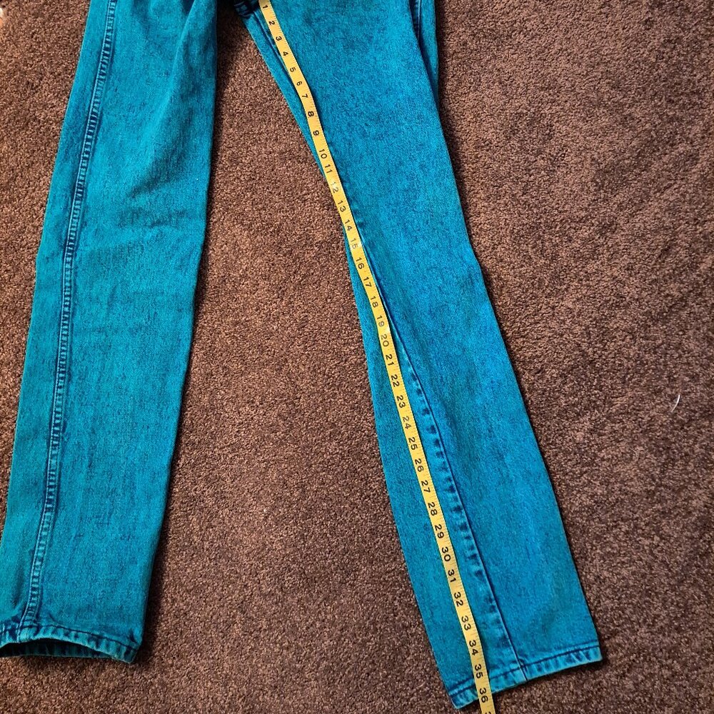 Vintage 1980s Wrangler High-Waisted Teal Acid-Wash Denim Jeans - Picture 8 of 9